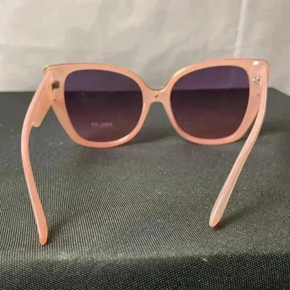 UNBRANDED 100% UV PROTECTION SOFT PEACH SUNGLASSES VERY GOOD CLEAN‎ CONDITION